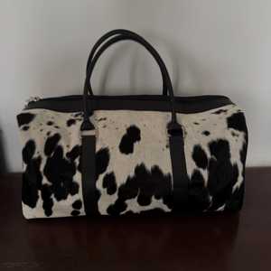 กระเป๋าเดินทางหนังวัวแท้ขนสัตว์แบบหรูหรา กระเป๋าถือแบบดัฟเฟิลสำหรับวันหยุดสุดสัปดาห์ กระเป๋าเดินทางขึ้นเครื่องบิน OEM ส่งออกจำนวนมาก LHTB-0108 - Product Image 2