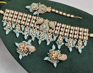 Conjunto nupcial chapado en oro: Collar choker, pendientes colgantes, tikka, circonita étnica, moderno, para boda, compromiso, aniversario, alta calidad - Product Image 1