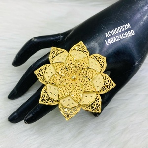 Nouveaux anneaux classiques en forme de fleur plaqués or pour femmes-Bijoux de mode Achats en ligne parmi une grande sélection - Product Image 1