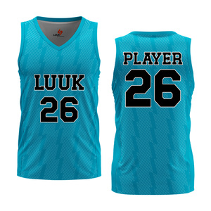 Uniforme de Baloncesto Personalizado Clásico de Talla Grande, Tejido de Malla Transpirable de Poliéster, Logotipo y Nombre Impresos Digitalmente, Reversible - Product Image 1