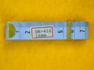 เทปวัดระยะ PVC/PE รุ่น DK-410 |   ตลับเมตรพลาสติกพกพา 150 ซม. สีขาว ปลายโลหะ สำหรับงานเย็บผ้าและงานฝีมือ - Product Image 3