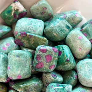 Piedra Pulida de Rubí Fuchsite Natural de Alta Calidad, Grabada con el Diseño de Amor, Lisa y Pulida, Venta al por Mayor - Product Image 1