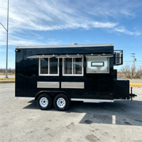 Grande remorque commerciale pour la vente de nourriture, plusieurs fenêtres de commande, camion de vente pour les affaires de restauration rapide (burgers, tacos), événements et traiteur