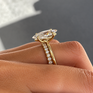 Bague de fiançailles en diamant de laboratoire taille marquise pour femme, solitaire avec bande pavée, plaqué or, style classique - Product Image 2