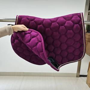 Vente en gros de tapis de selle d'équitation pour dressage et saut d'obstacles, doublure en tissu confortable, logo et design personnalisés OEM - Product Image 1