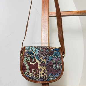 Bolso bandolera pequeño de estilo Vintage con ribete de cuero genuino 100% y solapa de tapiz artístico, bolso de hombro informal hecho a mano para mujer - Product Image 3