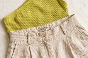 Conjunto de Dos Piezas de Verano para Mujer ONETEN, Top de Un Hombro con Textura Acanalada y Pantalones Cortos de Lino - Product Image 4