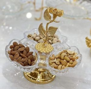 Ensemble de bols à fruits secs en métal argenté avec support en forme de branche dorée, design classique - Product Image 1