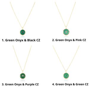 Collar al por mayor de ónix verde delicado con pequeño colgante redondo con detalles de circonita cúbica y textura, cadena chapada en oro. - Product Image 2