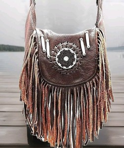 Nouveau Sac Bandoulière Unisexe 2026 en Cuir Véritable Style Western, Motif Bonbons Gravé à la Main, Grandes Franges, Léger et Tendance - Product Image 1