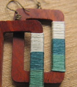 Boucles d'oreilles pendantes géométriques en bois artisanal, légères, pour usage quotidien et décontracté, bijoux fantaisie personnalisés pour femmes - Product Image 6