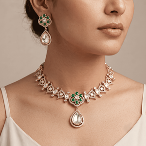 Ensemble collier choker élégant en émeraude et fleurs Kundan avec boucles d'oreilles pendantes assorties, bijoux artisanaux traditionnels pour mariée et fêtes - Product Image 2