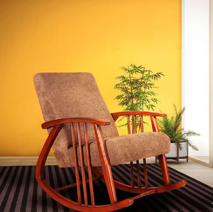 Fauteuil à bascule rembourré de style mi-siècle, avec accoudoirs en bois à lattes et tissu brun chaud, en gros. - Product Image 1