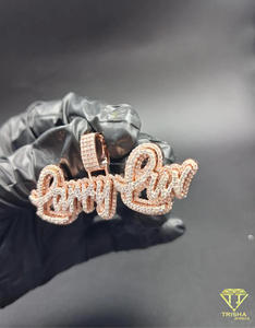 จี้เพชรโมอิสซาไนต์แบบ Iced Out สลักชื่อ สร้อยคอฮิปฮอปสีโรสโกลด์ ของขวัญเครื่องประดับแบบสั่งทำพิเศษ - Product Image 1