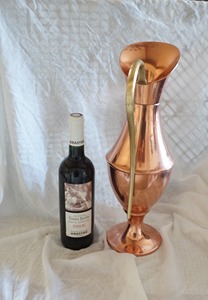 Pichet en cuivre vintage 1,5 L, carafe à eau en métal, design durable, idéal pour les fêtes - Product Image 2