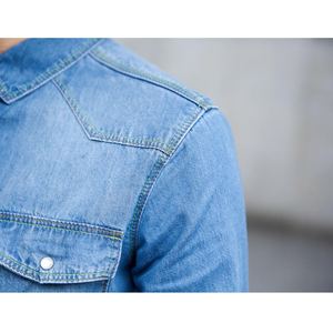 เสื้อเชิ้ตผู้ชายแขนยาวสีน้ำเงินสไตล์ซาฟารีฤดูใบไม้ร่วง ผ้าฝ้ายเดนิม ระบายอากาศได้ดี ทรงปกติ สวมใส่สบาย - Product Image 2