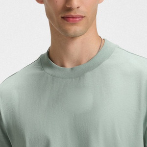 T-shirt basique uni pour homme avec logo personnalisé, en coton écologique, pour un look décontracté et tendance en été. - Product Image 2