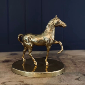 Centre de table en laiton en forme de cheval, décoration artistique pour thème d'intérieur traditionnel et accent de mobilier design - Product Image 1