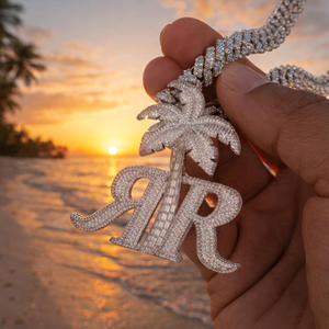 Colgante de Letra Inicial Personalizado con Logotipo, de Plata 925 de Lujo, Totalmente Engastado con Moissanita VVS1 que Pasa la Prueba, con Diseño Exclusivo - Product Image 3