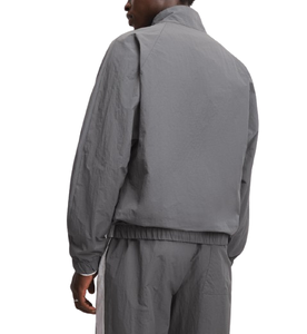 Conjunto Deportivo Personalizado para Hombre de Dos Piezas, Chaqueta Cortavientos y Pantalones Cortos de Nailon Reflectante con Logotipo Frontal - Product Image 6