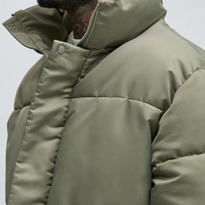 Blouson matelassé sur mesure pour homme vert sauge, coupe courte et oversize, en tissu mat, chaud et épais, pour l'hiver, vente en gros, OEM ! - Product Image 4