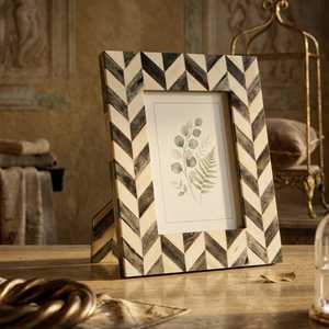 Cadre en résine Vellora Heritage avec incrustation d'os, porte-photo artistique de luxe fait main avec design personnalisable pour souvenirs de mariage - Product Image 6