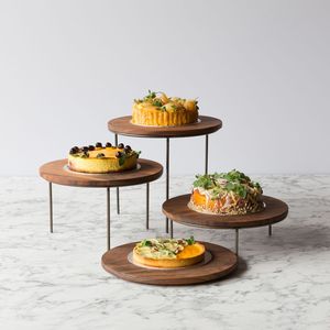 Support à gâteau en bois d'acacia poli durable avec bord festonné, piédestal, surface non traitée pour la présentation de desserts de mariage - Product Image 3