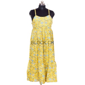 Robe midi en coton naturel pour femme, tissée traditionnelle, imprimé floral, durable, élégante et moderne, idéale pour les fêtes de mariage estivales - Product Image 1