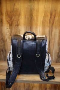 Mochila Unisex Hecha a Mano de Cuero Vacuno Estilo Western, Rústica y Antirrobo con Forro de Poliéster - Product Image 4