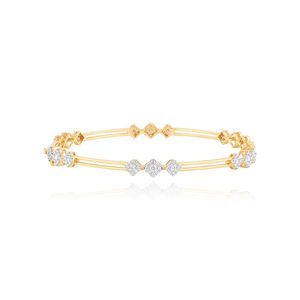 Par de Brazaletes Geométricos de Tres Líneas con Diamantes Redondos en Oro Amarillo de 14K - Product Image 2