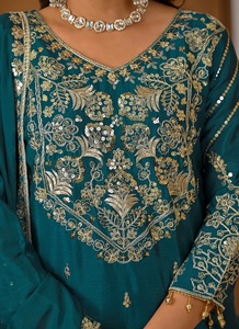 Robe de soirée indienne en mousseline de soie pour femme, entièrement cousue, avec broderies florales et sequins, coupe classique, idéale pour mariage et fête - Product Image 5