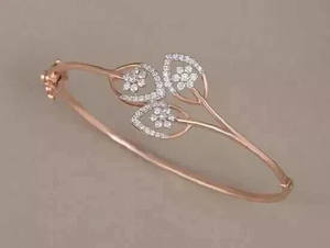 กำไลข้อมือดีไซน์ดอกไม้รูปหัวใจประดับมอสซาไนต์ เงินแท้ 925 ชุบทองคำสีกุหลาบ สไตล์วินเทจ สำหรับผู้หญิง หรูหรา เหมาะสำหรับงานแต่งงาน - Product Image 3