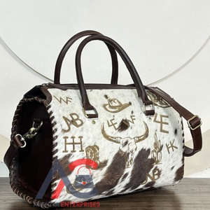 Bolsos de Viaje Grandes de Cuero Genuino con Pelo de Vaca, Diseño Elegante Inspirado, Personalizados OEM ODM, Bolsos Cruzados de Mano para Viaje Rápido - Product Image 1