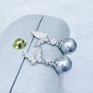 Boucles d'oreilles en perles d'eau de mer Aurora en chanvre véritable de Zhuji, 8-9 mm, avec motif papillon en argent pur, collection Akoya - Product Image 3