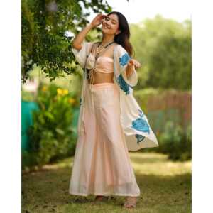 Ensemble Sharara Bohème Floral en Satin Ivoire pour Femme, Taille XS, avec Hauts à Manches Trois-Quarts Respirants - Product Image 1