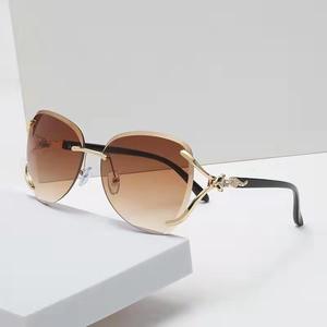 New fox Head Fashion Sun Glasses Rimless Metal Female UV400 <b>Large</b> <b>Frame</b> Luxury Women Sunglasses Man Glasses - Product Image 5