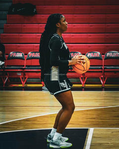 Derniers vêtements d'entraînement personnalisés Vêtements de basket-ball en maille pour femmes Kit complet par sublimation Uniforme de basket-ball jaune noir pour filles - Product Image 5