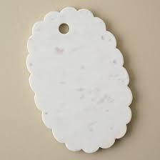 Tabla de Cortar Redonda de Resina Resistente, Diseño Marmoleado Rosa con Asa, Apta para Lavavajillas, de una Sola Pieza - Product Image 3