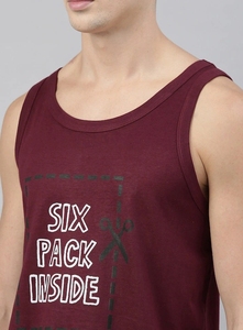 เสื้อกล้ามผู้ชายสีแดงเลือดหมู ทรงเข้ารูป คอกลม พิมพ์ลายด้านใน แพ็ค 6 ตัว สไตล์ลำลอง ผ้าฝ้าย 100% ระบายอากาศได้ดี ถักทออย่างประณีต - Product Image 3