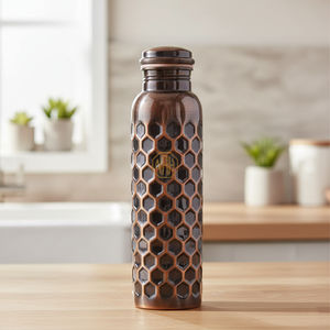 Botella de Agua Reutilizable de Cobre Metálico de 750 ml al por Mayor |   Botella Ecológica Ligera y Portátil con Tapa para Beber Directamente - Product Image 1