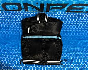 Blouson bomber formel d'hiver imperméable et respirant en satin noir avec motif du drapeau de Chicago, unisexe - Product Image 3