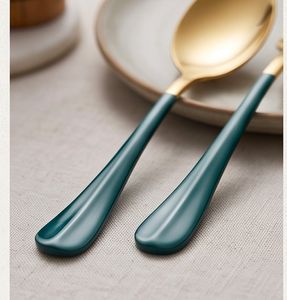 Ensemble de couverts dorés avec manches verts, luxe moderne, cuillère, fourchette, couteau, baguettes, passe au lave-vaisselle, pour la cuisine - Product Image 3