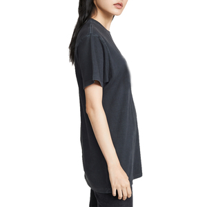 Camiseta de Algodón Pima Peruano de Estilo Lujoso, Corte Regular, Cuello Redondo, Color Negro Liso, para Mujer - Product Image 4