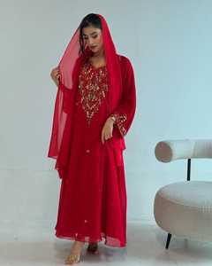 Robe de soirée formelle modeste et simple pour femme, rouge, en mousseline brodée, col en V, manches longues, longueur ras du sol, coupe trapèze, avec superposition transparente et soutien-gorge intégré - Product Image 4