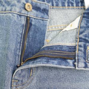 Jean en denim délavé et déchiré pour homme, taille haute, coupe ample, jambe large, couleur unie, en coton, avec détails troués - Product Image 6