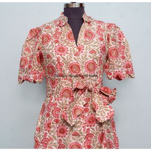 ชุดเดรสผู้หญิง Kangura ผ้าฝ้าย 100% รักษ์โลก ทรงเอวธรรมชาติ ลายดอกไม้ ความยาวปานกลาง คอวี แขนสั้น ตกแต่งกระดุม ซักได้ - Product Image 4