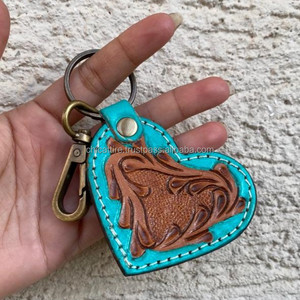 Porte-clés en cuir taillé sculpté à la main Porte-clés en cuir de forme exotique mignon Accessoires en cuir taillé Porte-clés mignons pour unisexe - Product Image 3