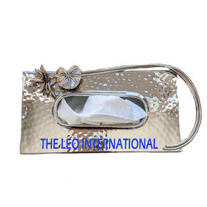 กล่องใส่กระดาษทิชชูทรงสี่เหลี่ยมผืนผ้า ดีไซน์ลายดอกไม้ เคลือบเงินเงา ผลิตจากอะลูมิเนียม สำหรับห้องน้ำ - Product Image 1