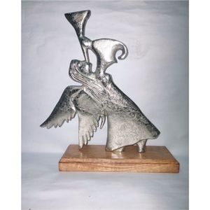 Escultura de Arte Metálico Hecha a Mano de Primera Calidad, Diseño Angelical Moderno con Base de Madera Sólida, Decoración de Lujo para Hostelería y Figura Coleccionable - Product Image 1
