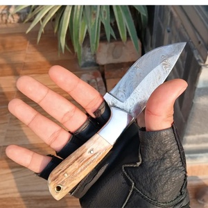 Cuchillo de Caza y Camping de Acero de Damasco Premium OEM con Mango de Cuerno de Ciervo y Funda de Cuero para EE. UU. y Europa - Product Image 2